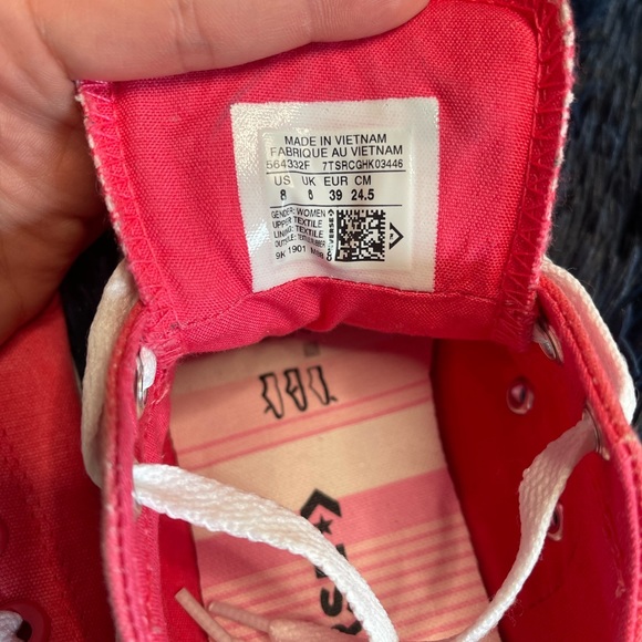 Converse Bright pink - barely used. - Picture 2 of 6